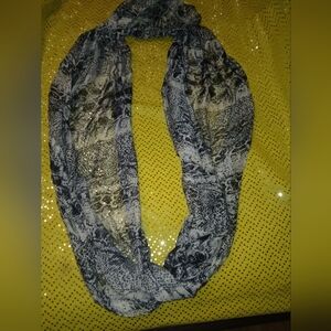 Elegant Blue and Gray Women's Scarf